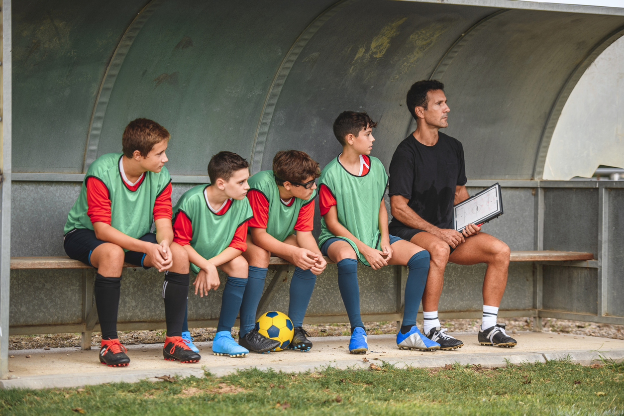 サッカーは何人まで選手交代可能 試合出場人数からベンチの人数 退場者が出た時などのルールについて徹底解説 Kencoco ケンココ