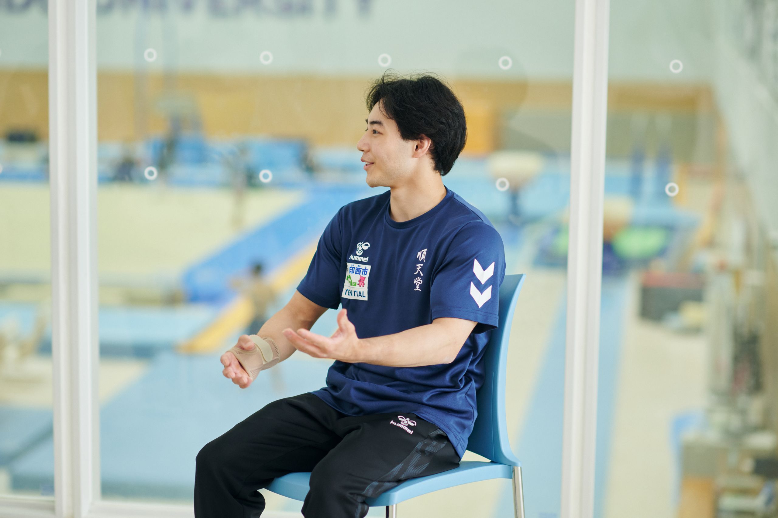 インタビューを受ける谷田雅治選手