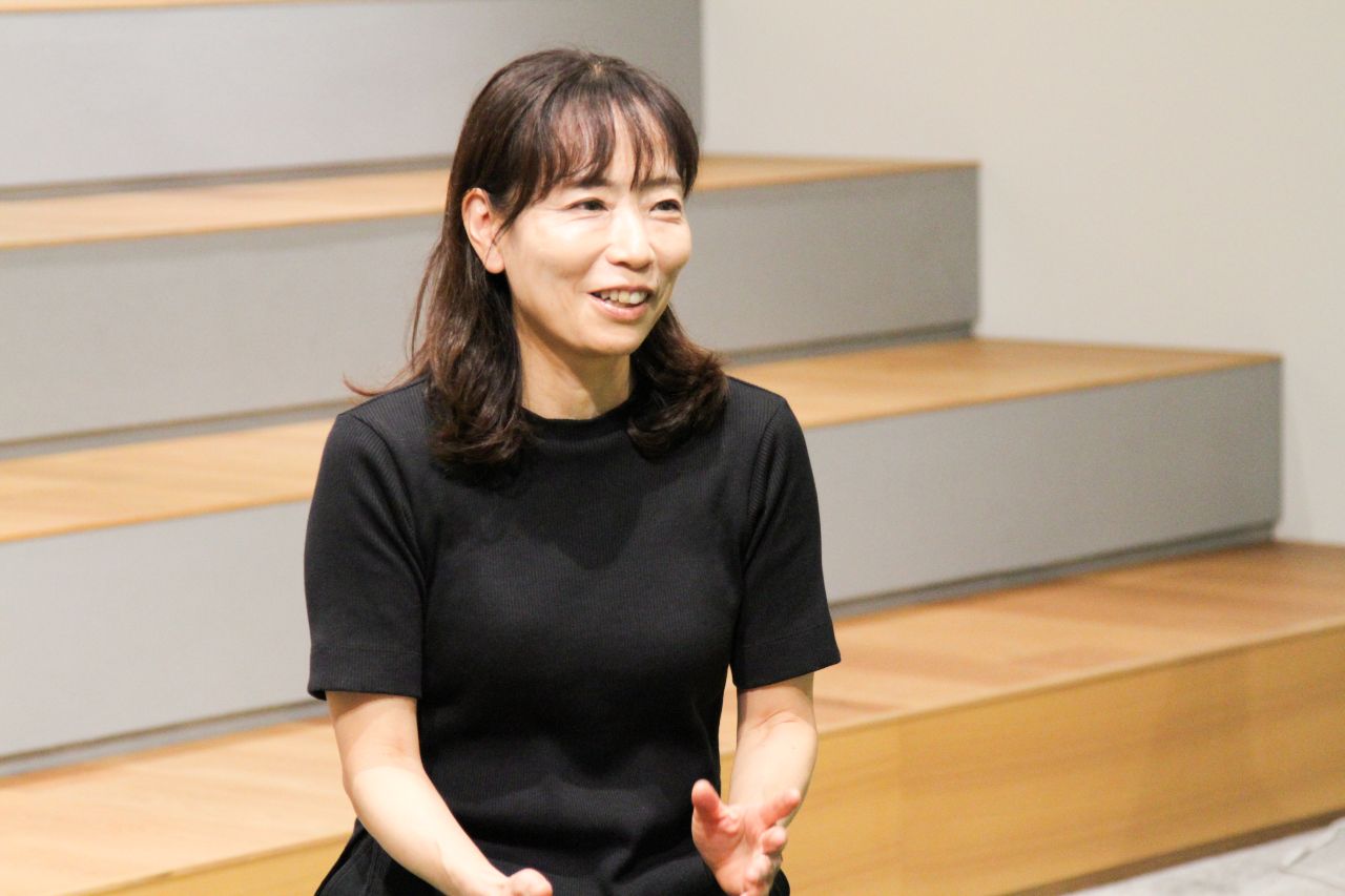 説明をするTENTIAL吉田桃子