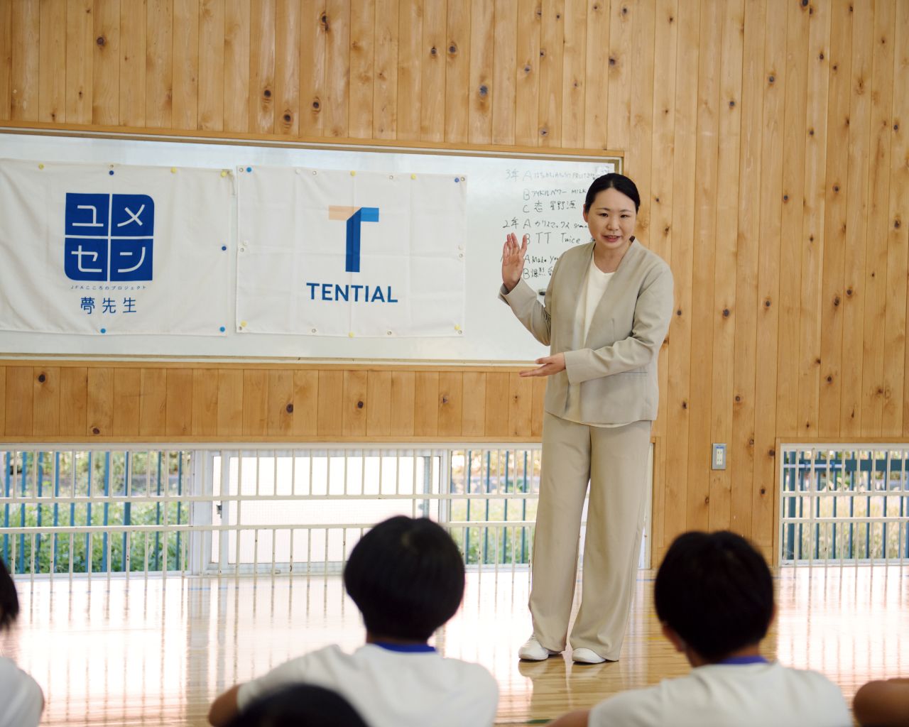 JFAとTENTIALの関係性を話すTENTIAL新村薫