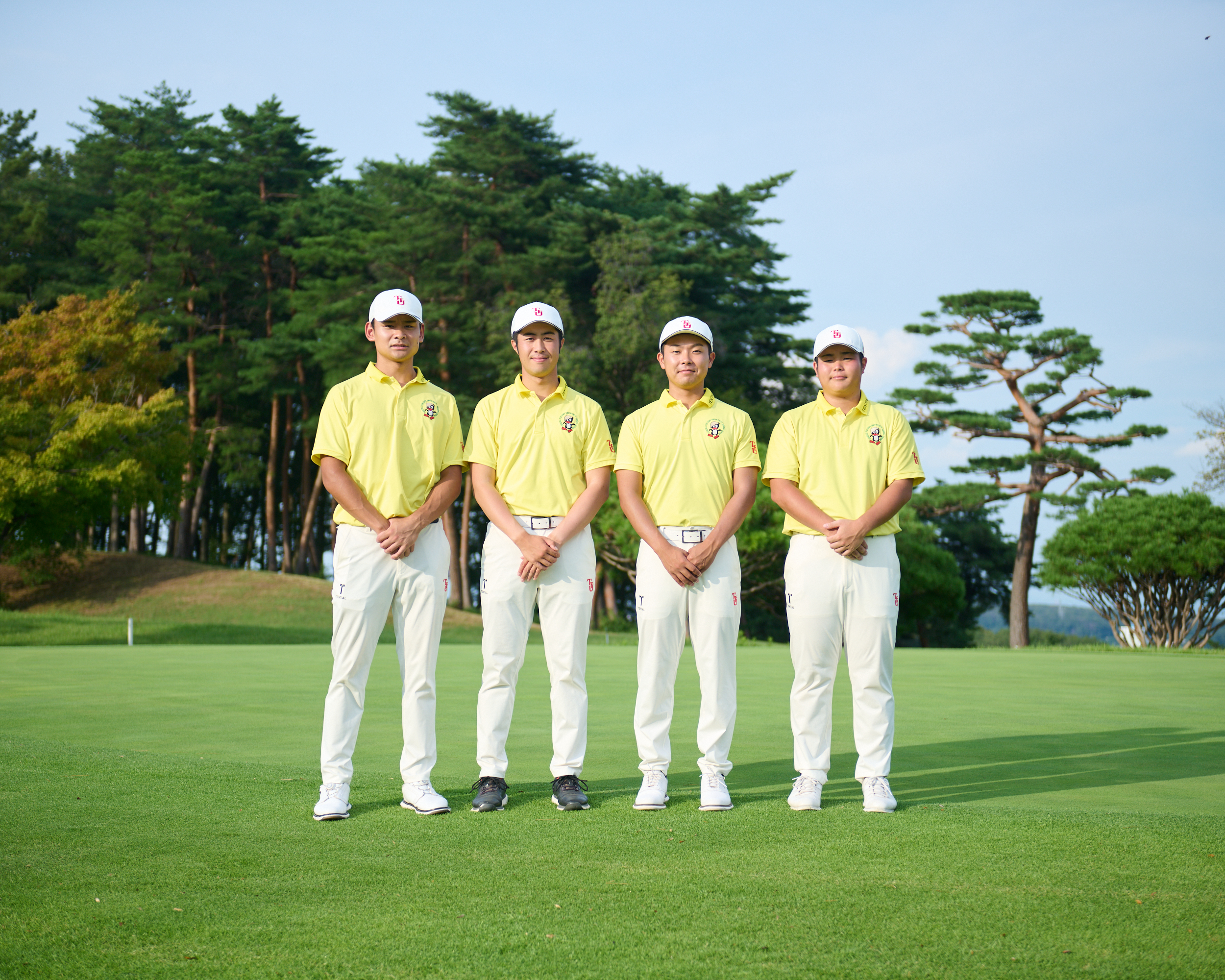 東北福祉大学ゴルフ部の楢崎選手、黒田選手、田村選手、志村選手
