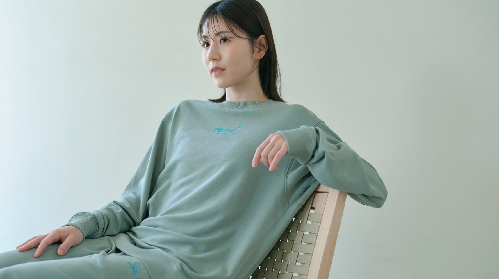 美品BAKUNE スウェット ロングスリーブ クルーネック（志田千陽コラボ）M BAKUNE スウェット ロングスリーブ クルーネック 志田千陽コラボ 上下