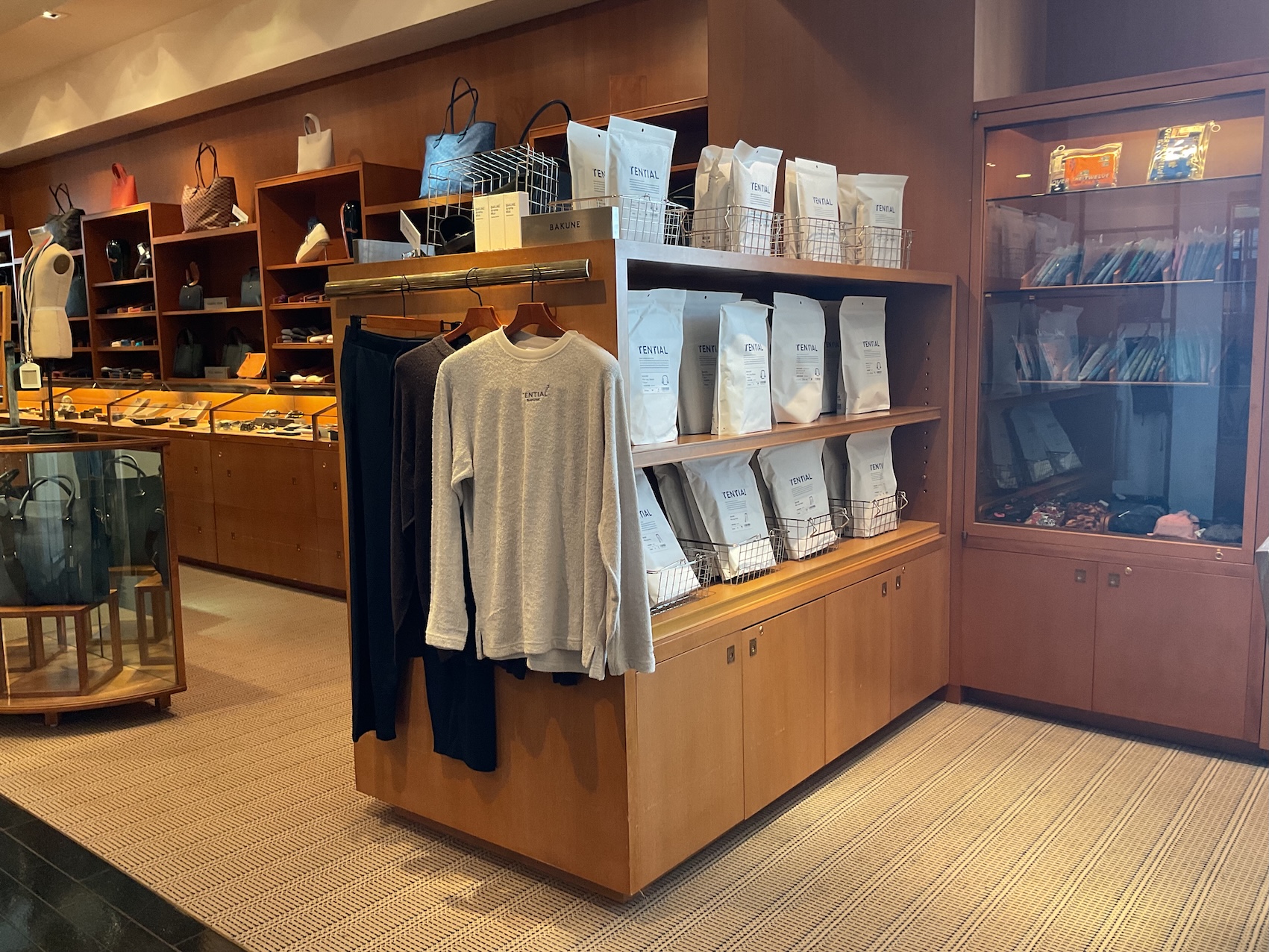 バーニーズ ニューヨーク横浜店詳細ページ | TENTIAL公式オンラインストア